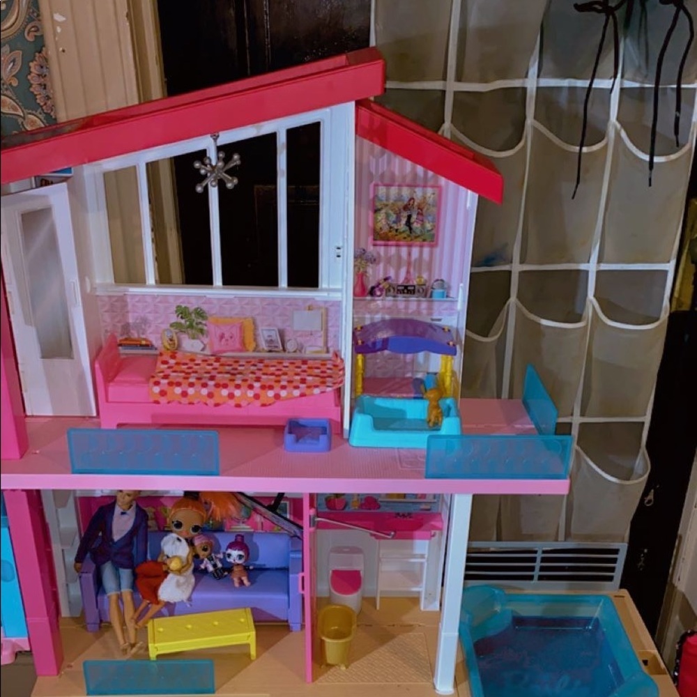 Pink Barbie dream house
